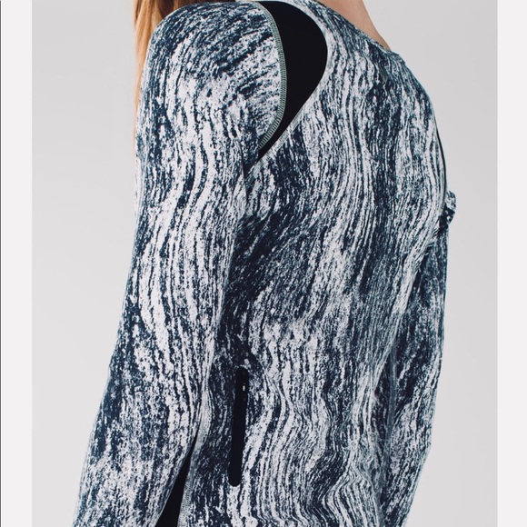 Lululemon Runner Texture Twist Black & White Top - Picture 3 of 8